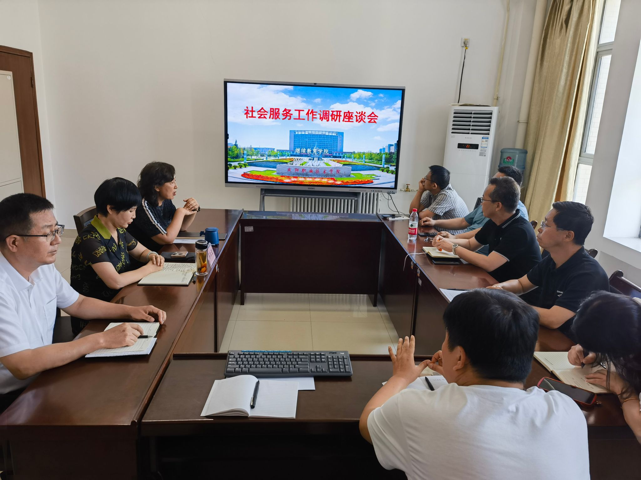 公司副经理芮红亚深入继教学院调研社会服务工作