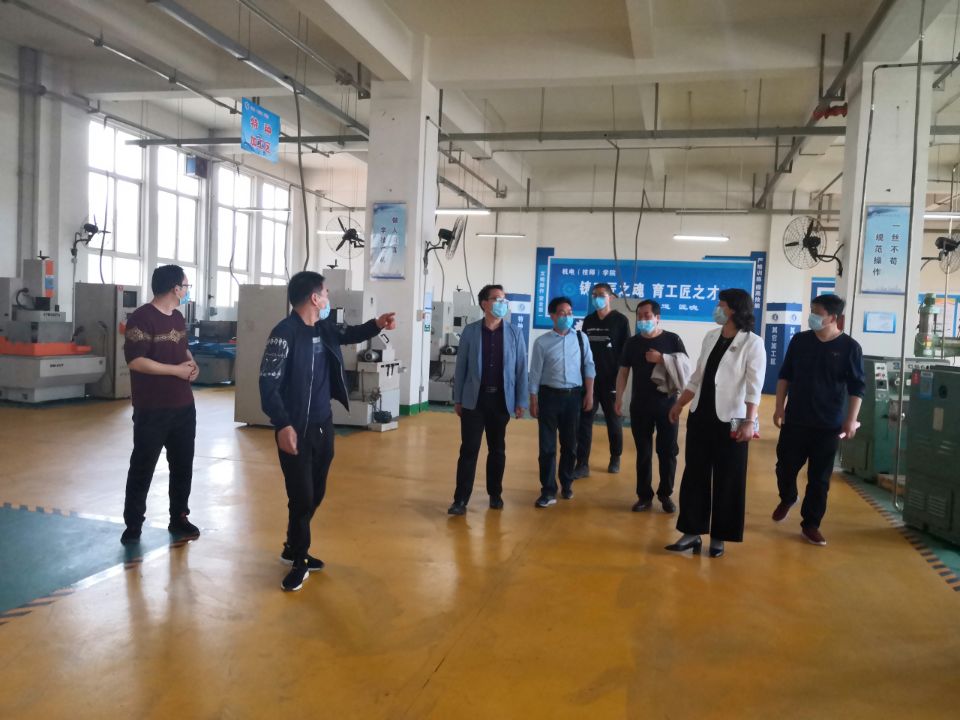 陕西铜川工业技师学院来公司考察交流